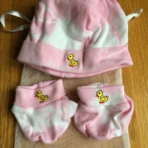NEW Pink baby tie dye cap & booties set